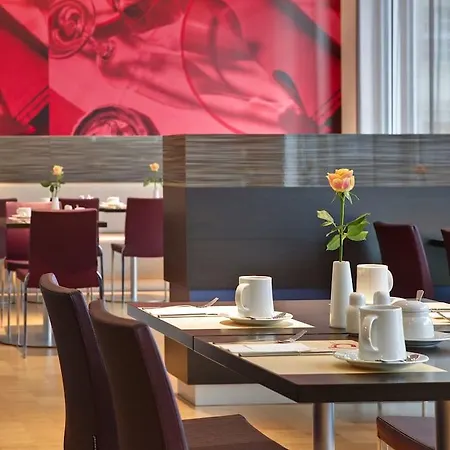 מלון Intercityhotel