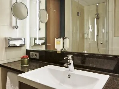 מלון Intercityhotel 4*