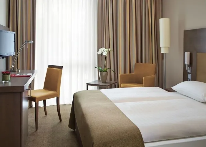 Hotel Intercityhotel 4*